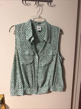 CAbi Sleeveless Green Patterned Button-Front Top